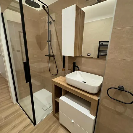 1 Apartment *